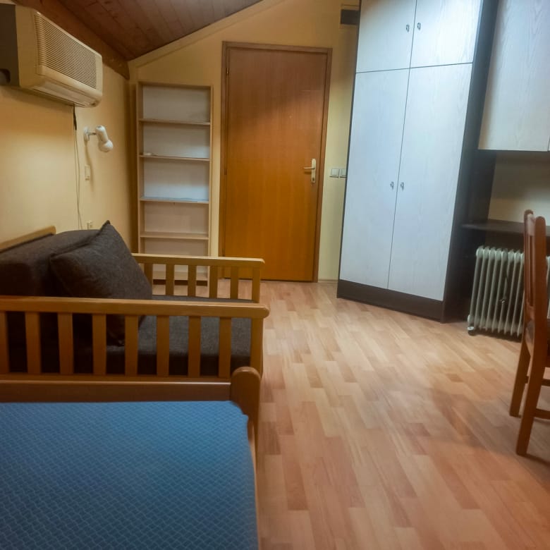 Garsonjera. Centar. Pešačka zona.