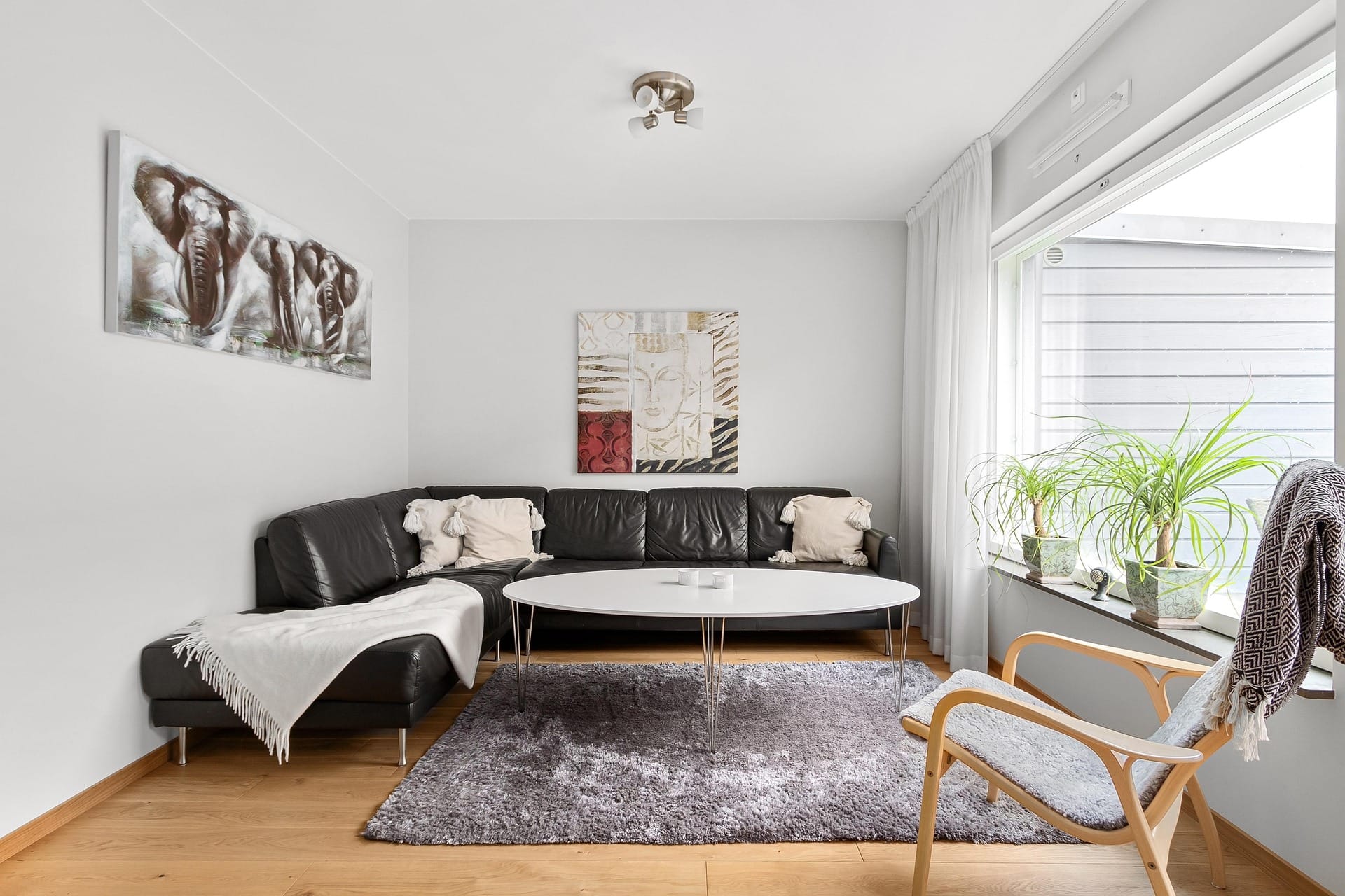 living-room-8260315-1920