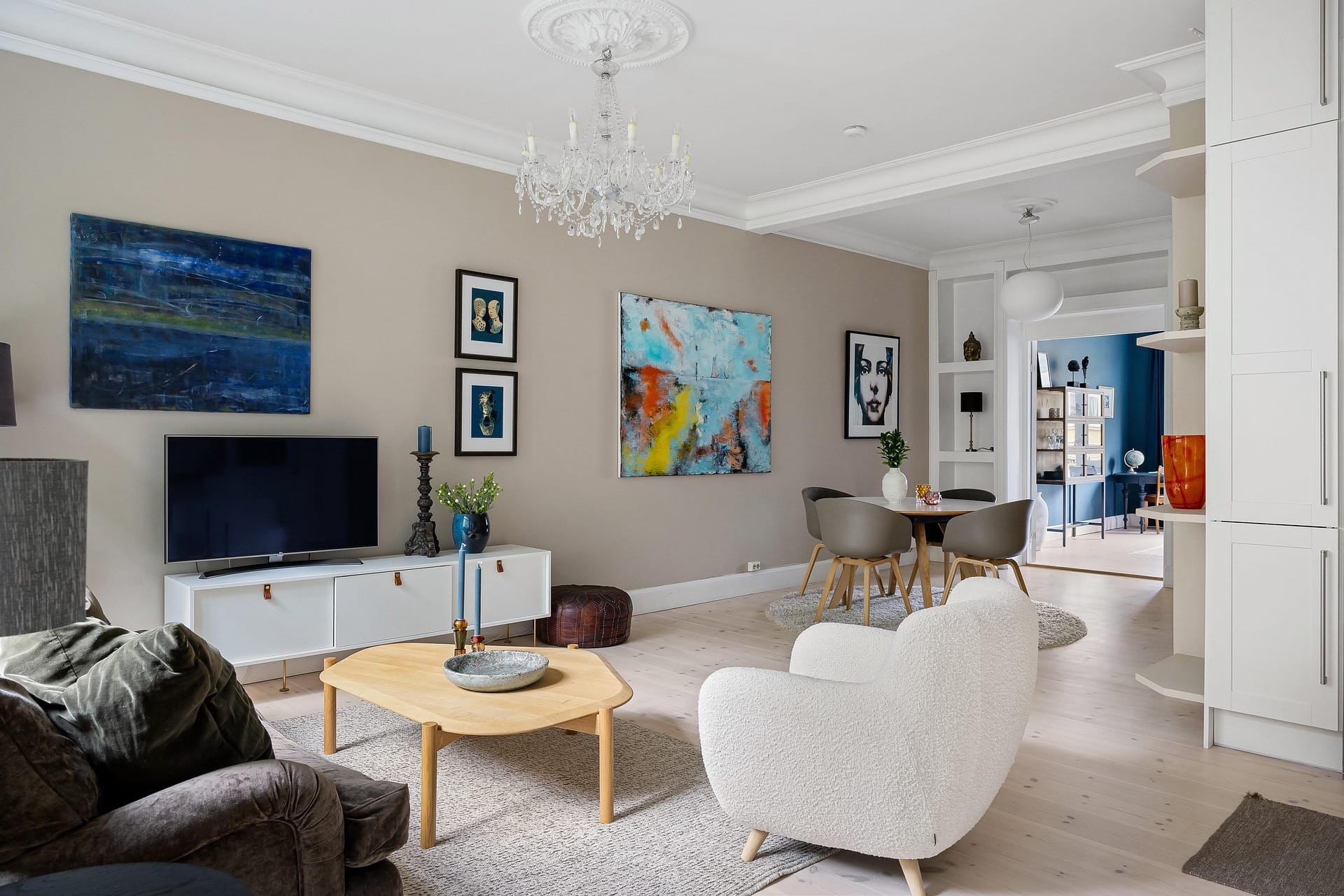 living-room-8260384-1920