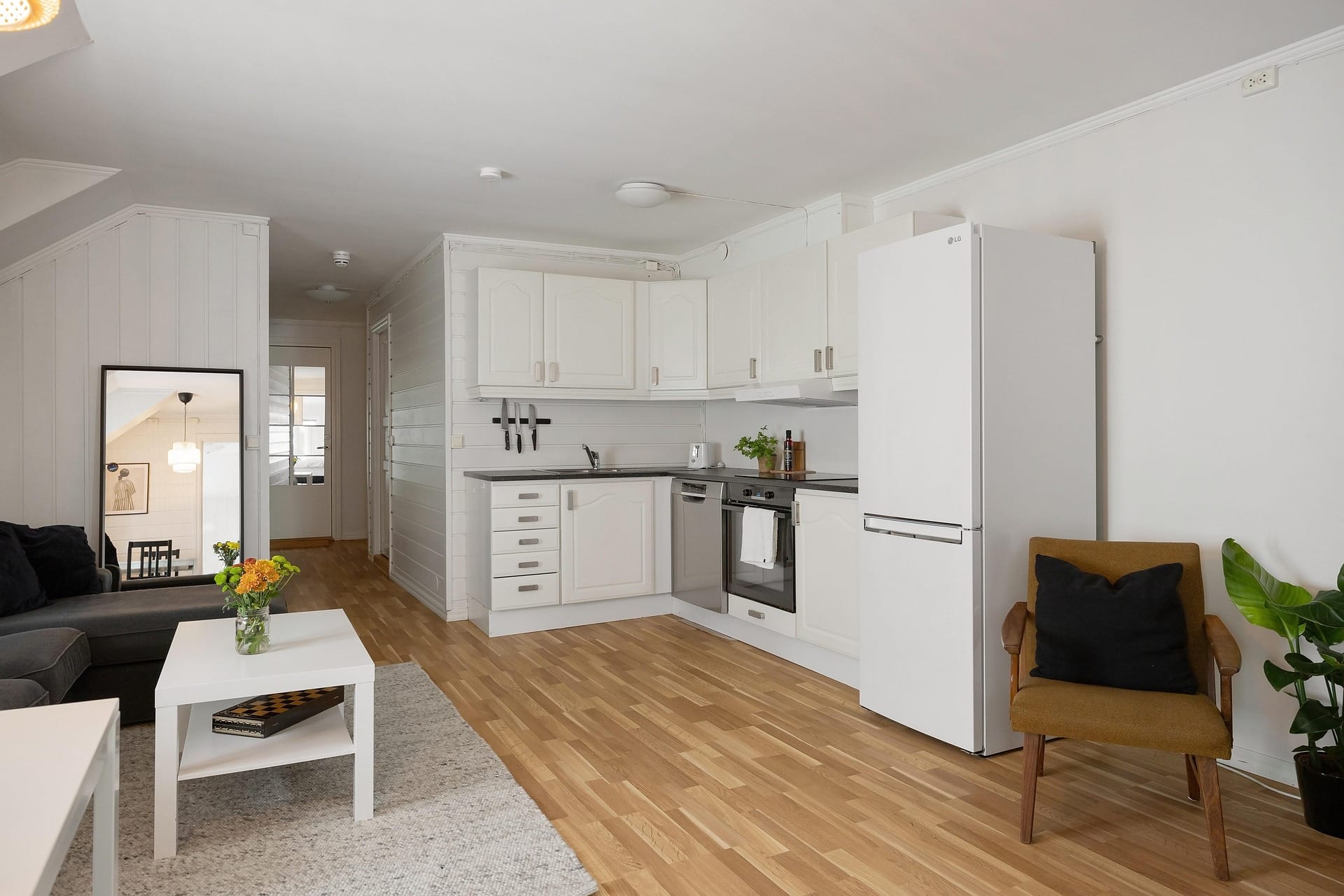 living-room-8368638-1920