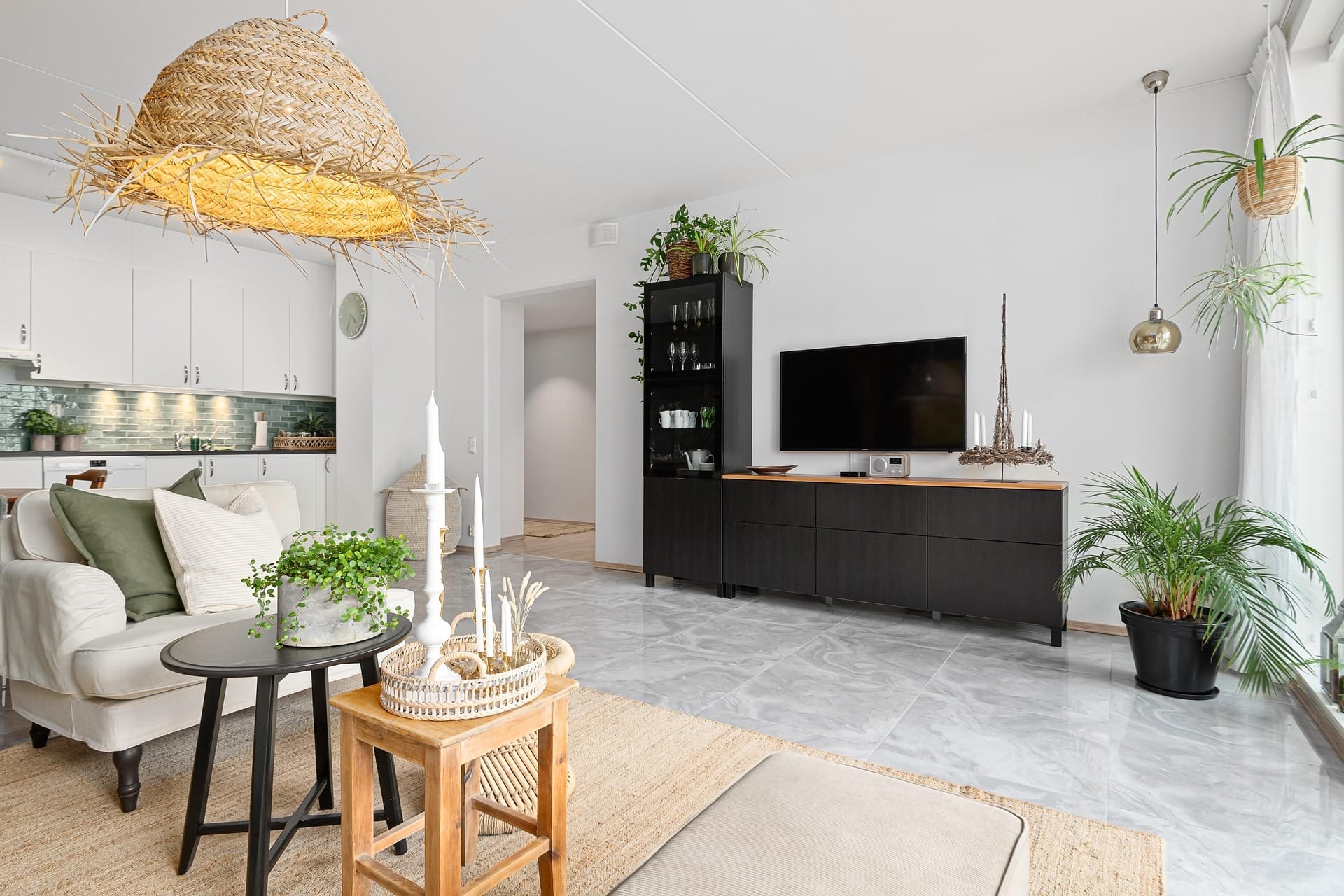 living-room-8368639-1920